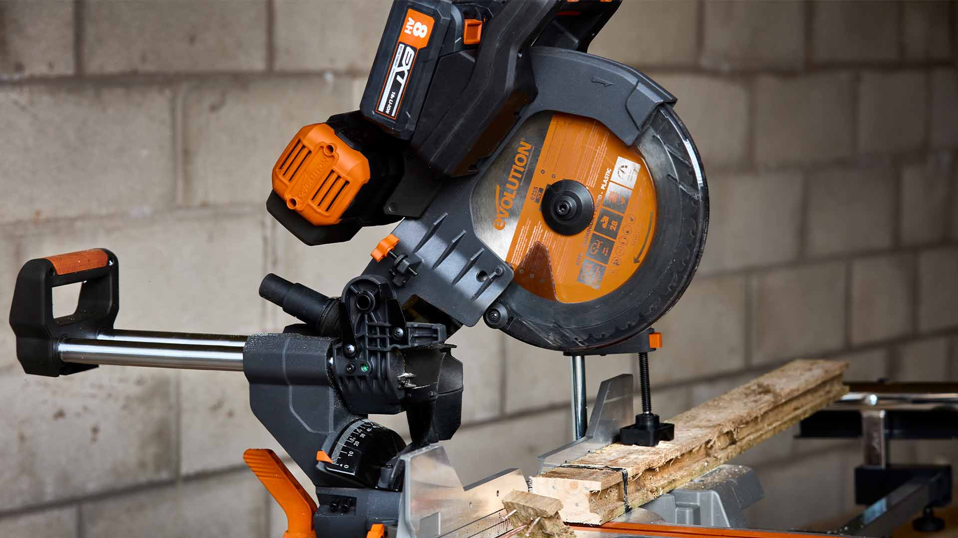 The Importance of the Right Mitre Saw Blade