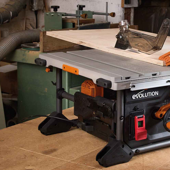 Table Saws: The Ultimate Beginner's Guide